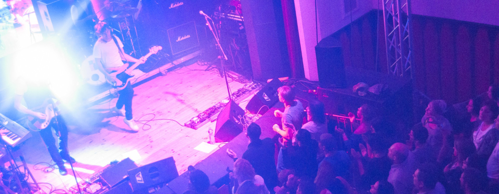 Kulturní zařízení v listopadu praskalo ve švech