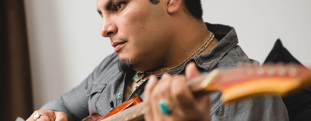 Americký bluesman Jonn Del Toro Richardson završí Kulturní léto