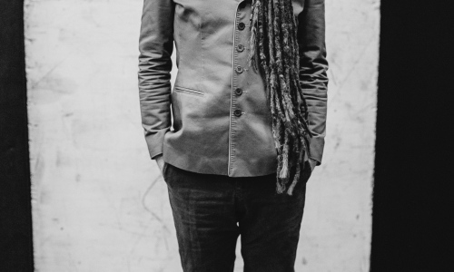 Světové představení Under the Dark Cloth belfastského umělce Duka Special poprvé v kontinentální Evropě