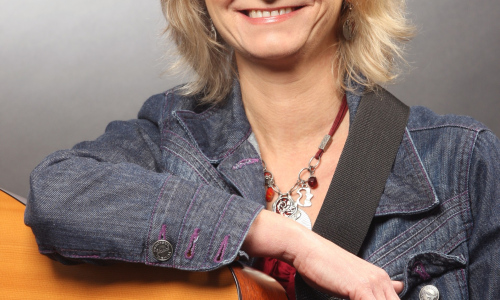 Písničkářka Pavlína Jíšová zahraje s přáteli na Malé scéně za oponou