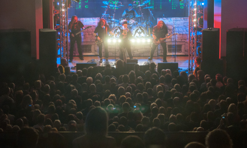 Kulturní zařízení praskalo ve švech