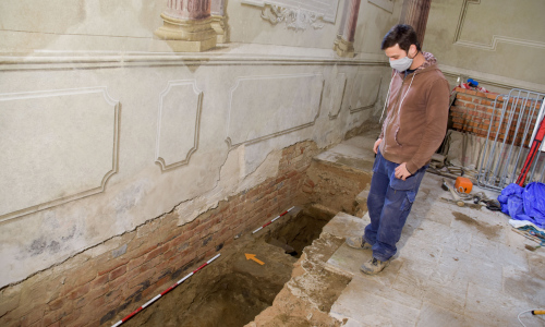 V kapli v meziříčském zámku Žerotínů probíhá předstihový archeologický výzkum