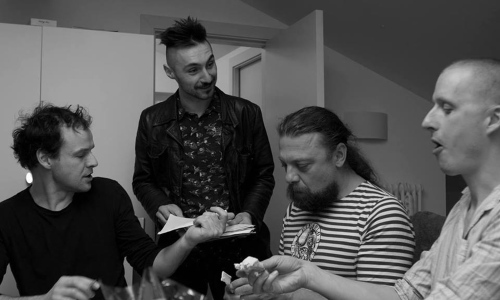 Svérázné poetické texty skupiny Hm… v M-klubu